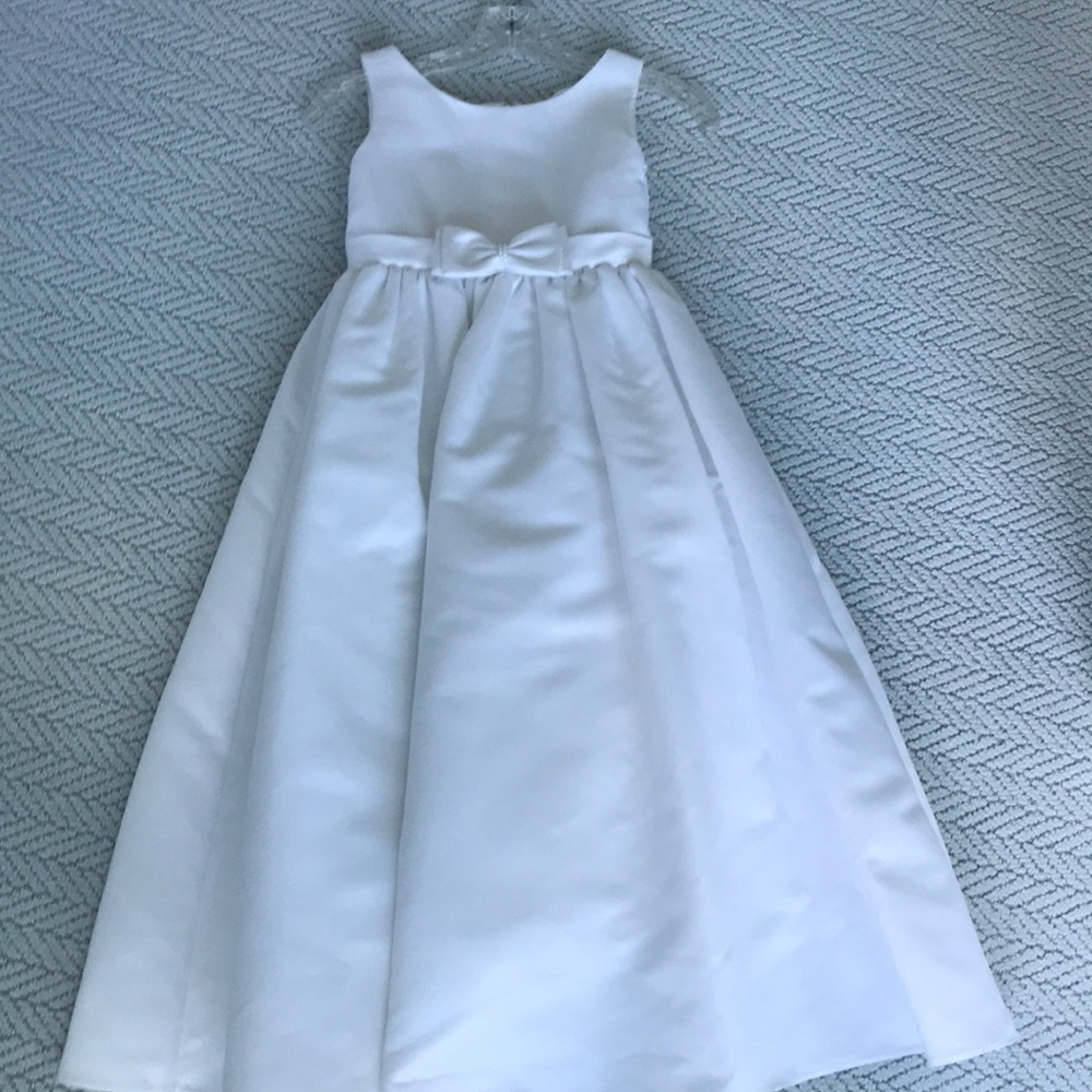 A white flower girl dress